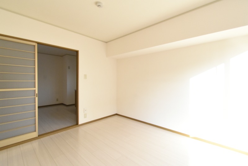 ��ʌ��������܎s�����擌��{�U���ڂ̃A�p�[�g�̋��ԁE���r���O