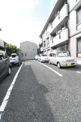 ��ʌ��������܎s�����擌��{�U���ڂ̃A�p�[�g�̒��ԏ�