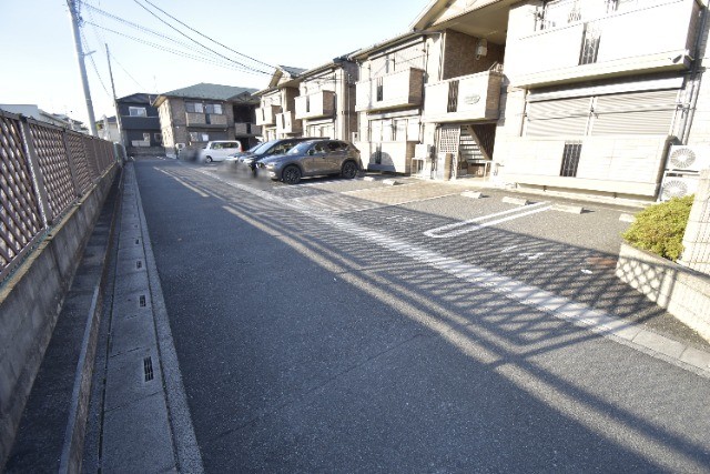 ��ʌ��������܎s����厚���V�n�̃A�p�[�g�̒��ԏ�