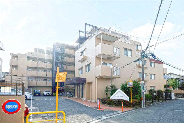 ��ʌ���z�s�厚���Ԃ̃}���V�����̌����O��