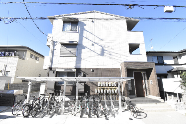 ��ʌ��������܎s��{��㏬���̃A�p�[�g�̌����O��