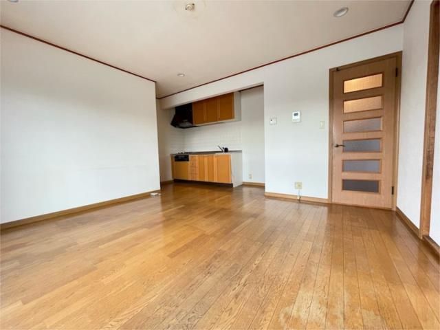 ��ʌ��z�J�s�����Q���ڂ̃A�p�[�g�̋��ԁE���r���O