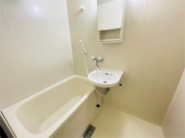 ��ʌ��z�J�s�ԎR���P���ڂ̃A�p�[�g�̃o�X