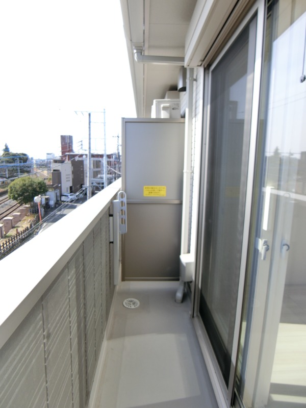 ��ʌ��������܎s�k��~�͒��̃A�p�[�g�̃o���R�j�[