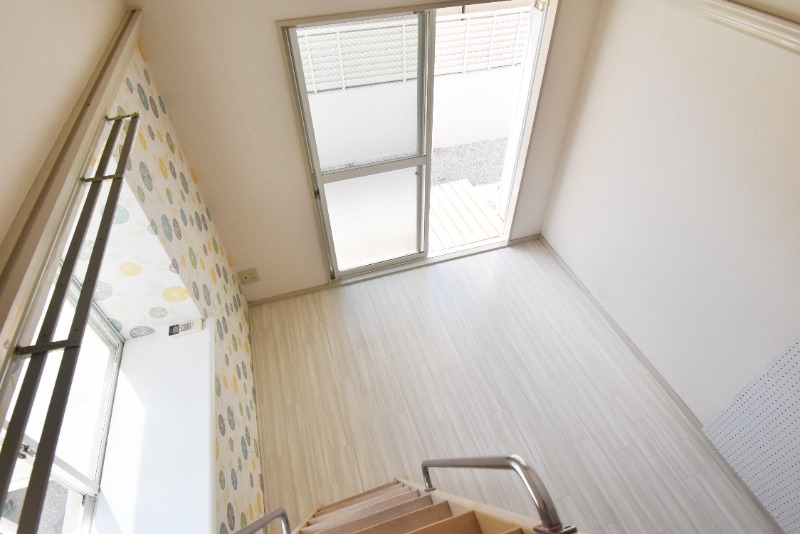 ��ʌ��������܎s�k����i���Q���ڂ̃A�p�[�g�̋����E���r���O