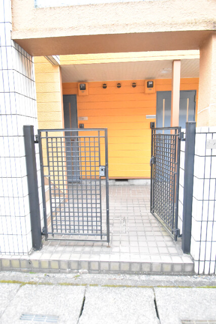 ��ʌ��������܎s�k����i���Q���ڂ̃A�p�[�g�̃G���g�����X