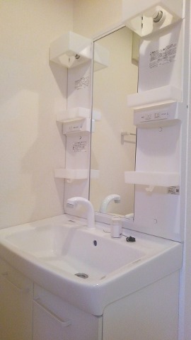 ��ʌ��������܎s�΋�厚���̃A�p�[�g�̐��ʏ�