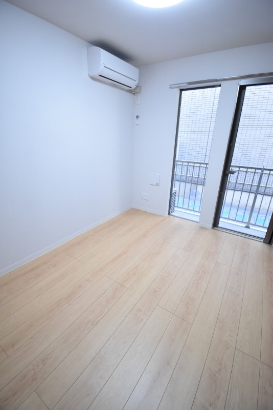 ��ʌ��������܎s�k�擌�听���Q���ڂ̃A�p�[�g�̋����E���r���O