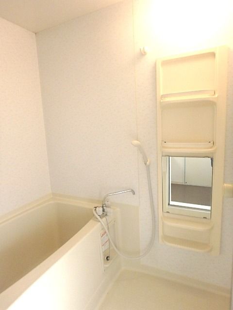 ��ʌ��������܎s��{��x�̓����Q���ڂ̃A�p�[�g�̃o�X