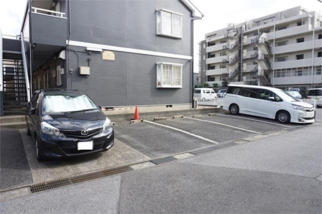 ��ʌ�����s�˒˂R���ڂ̃A�p�[�g�̒��ԏ�