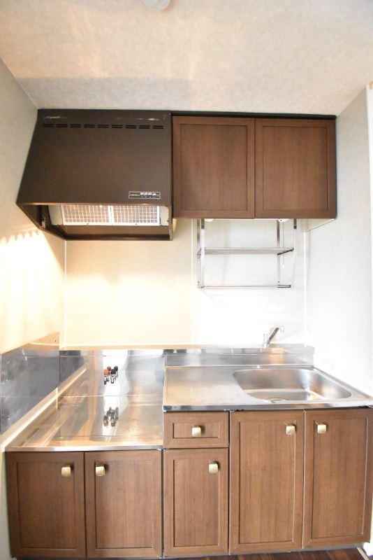 ��ʌ�����s�˒˂P���ڂ̃A�p�[�g�̃L�b�`��