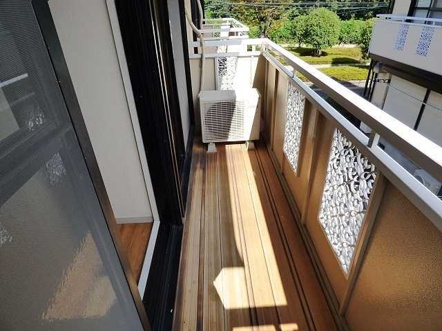 ��ʌ�����s���ԂQ���ڂ̃A�p�[�g�̃o���R�j�[