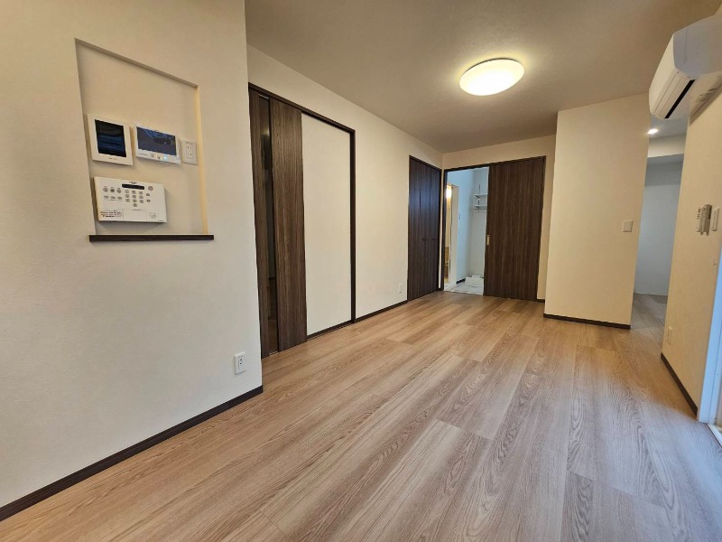 ��ʌ��������܎s��{��V�����P���ڂ̃e���X�n�E�X�̋��ԁE���r���O