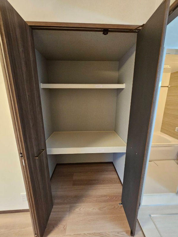 ��ʌ��������܎s��{��V�����P���ڂ̃e���X�n�E�X�̎��[