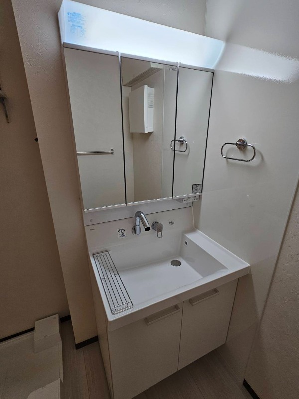 ��ʌ��������܎s��{��V�����P���ڂ̃e���X�n�E�X�̐��ʏ�