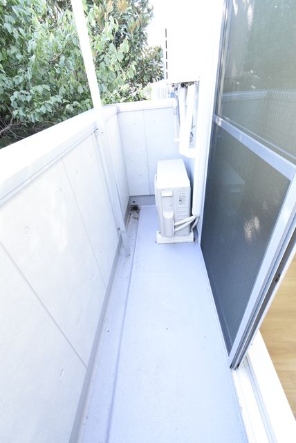 ��ʌ�����s���s���R���ڂ̃A�p�[�g�̃o���R�j�[