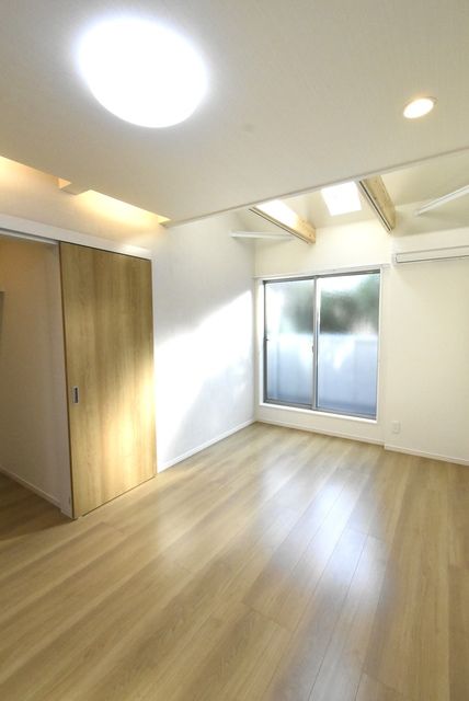 ��ʌ�����s���s���R���ڂ̃A�p�[�g�̂��̑������E�X�y�[�X