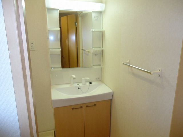 ��ʌ��������܎s��΋�厚�n���̃A�p�[�g�̐��ʏ�