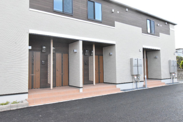 ��ʌ��z�J�s�Ɍ��P���ڂ̃A�p�[�g�̃G���g�����X