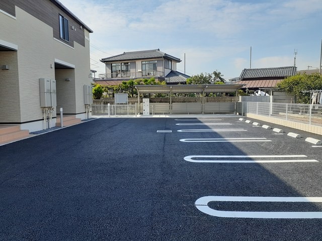 ��ʌ��z�J�s�Ɍ��P���ڂ̃A�p�[�g�̒��ԏ�