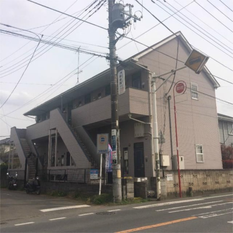 ��ʌ���z�s�厚�I��̃A�p�[�g�̌����O��