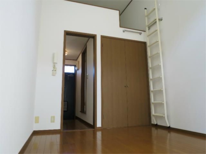 ��ʌ���z�s�厚�I��̃A�p�[�g�̋��ԁE���r���O