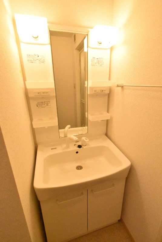 ��ʌ��z�J�s�����c���̃A�p�[�g�̐��ʏ�