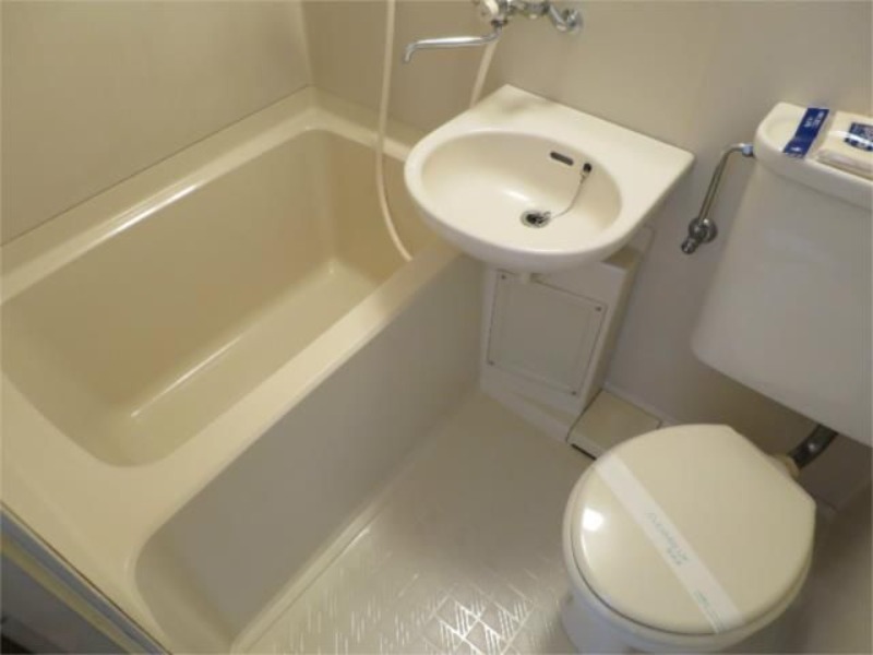 ��ʌ���z�s�厚�I��̃A�p�[�g�̐��ʏ�