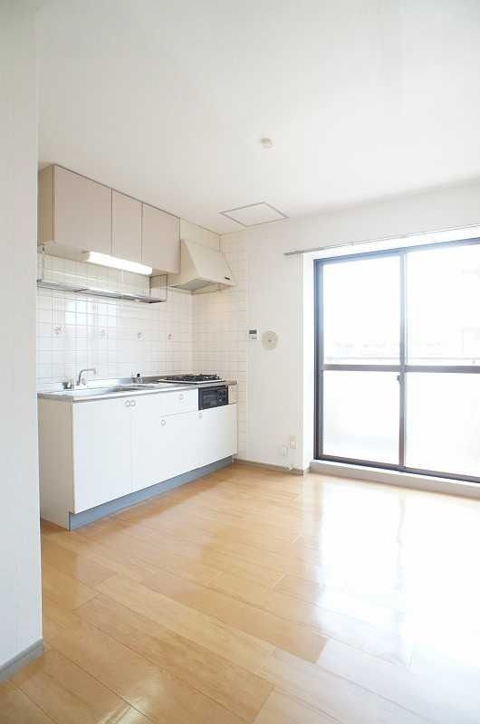 ��ʌ��z�J�s�{�{���R���ڂ̃}���V�����̋��ԁE���r���O