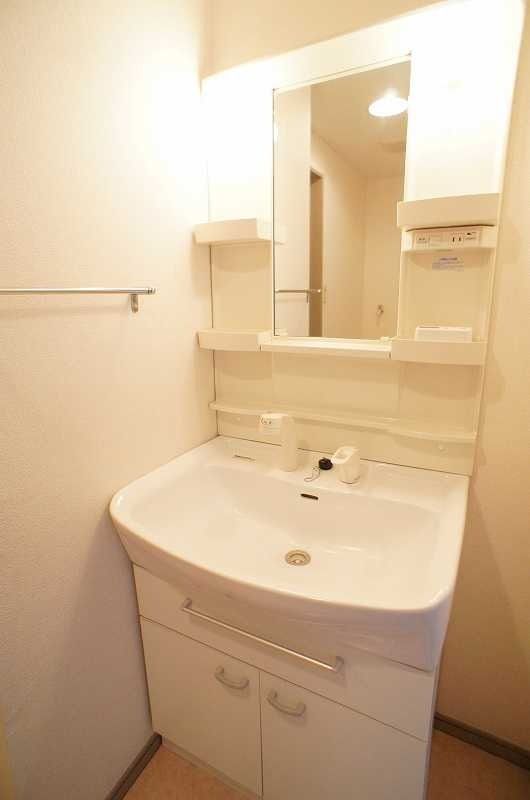 ��ʌ��z�J�s�{�{���R���ڂ̃}���V�����̐��ʏ�