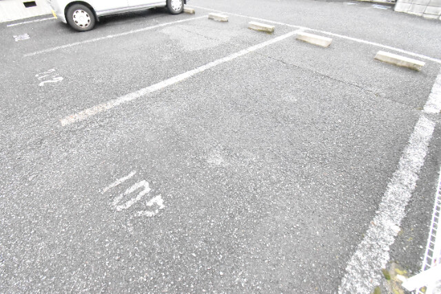 ��ʌ��z�J�s�{�{���R���ڂ̃}���V�����̒��ԏ�