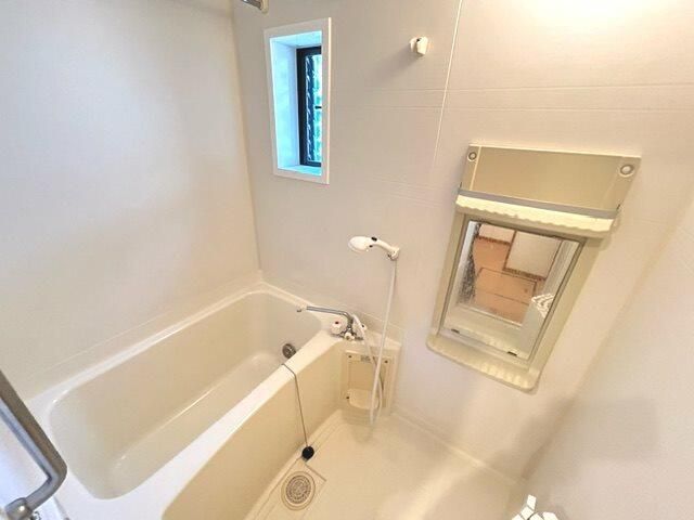 ��ʌ��z�J�s���R���ڂ̃A�p�[�g�̃o�X