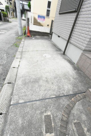 ��ʌ��������܎s������{�����U���ڂ̃}���V�����̒��ԏ�