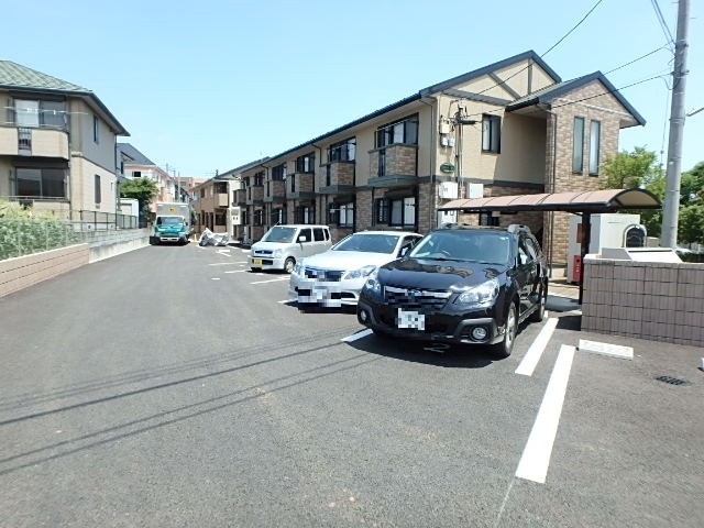 ��ʌ��������܎s�k�捡�H���̃A�p�[�g�̒��ԏ�