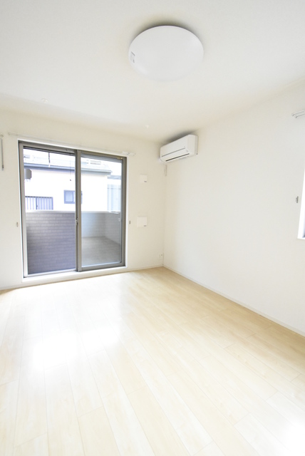 ��ʌ��������܎s�k�擌�听���Q���ڂ̃A�p�[�g�̋����E���r���O