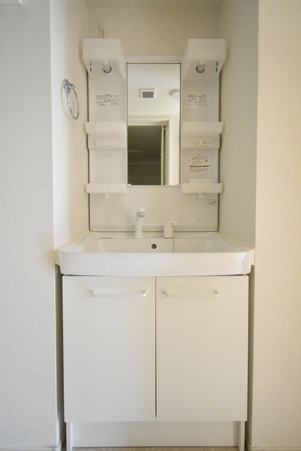 ��ʌ��������܎s�k�擌�听���Q���ڂ̃A�p�[�g�̐��ʏ�