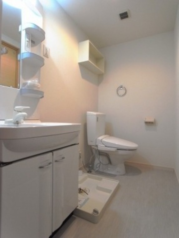 ��ʌ��������܎s�Y�a��̉ƂV���ڂ̃A�p�[�g�̐��ʏ�