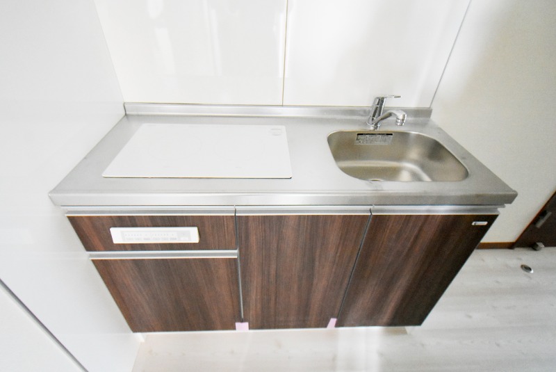 ��ʌ��������܎s�k��~�͒��̃A�p�[�g�̃L�b�`��