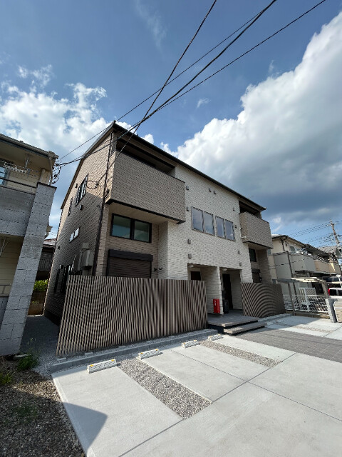 ��ʌ��������܎s��{��听���P���ڂ̃A�p�[�g�̒��ԏ�