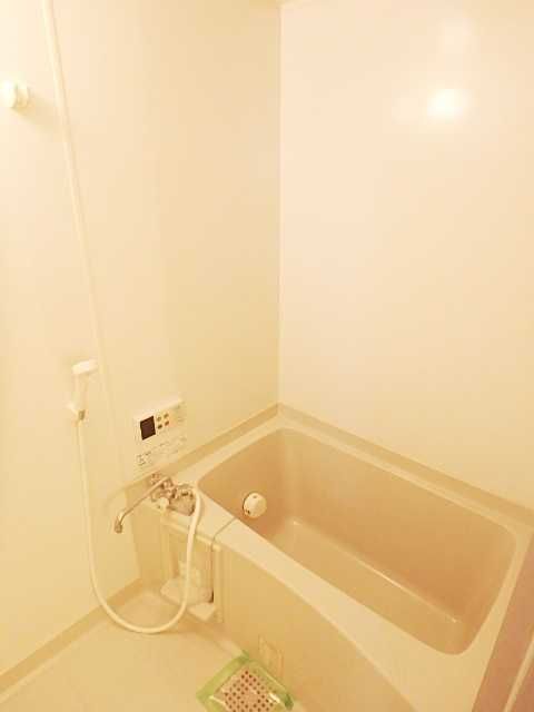 ��ʌ��������܎s��{��x�̓����P���ڂ̃A�p�[�g�̃o�X