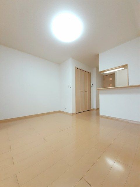 ��ʌ������s�V�����W���ڂ̃A�p�[�g�̋��ԁE���r���O