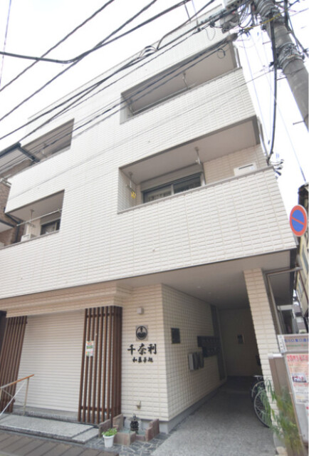 ��ʌ�����s���؂R���ڂ̃}���V�����̌����O��