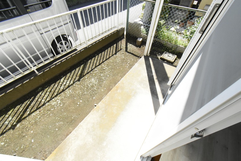 ��ʌ��k�����S�ɓޒ��厚�����̃A�p�[�g�̃o���R�j�[