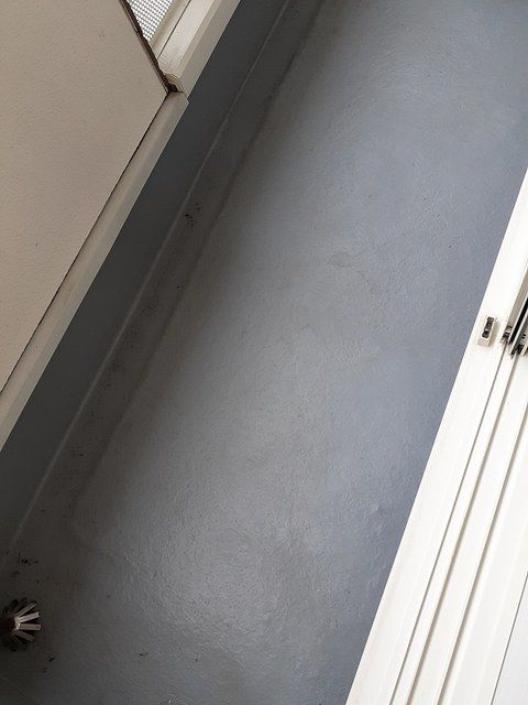 ��ʌ������s�V�����W���ڂ̃A�p�[�g�̃o���R�j�[