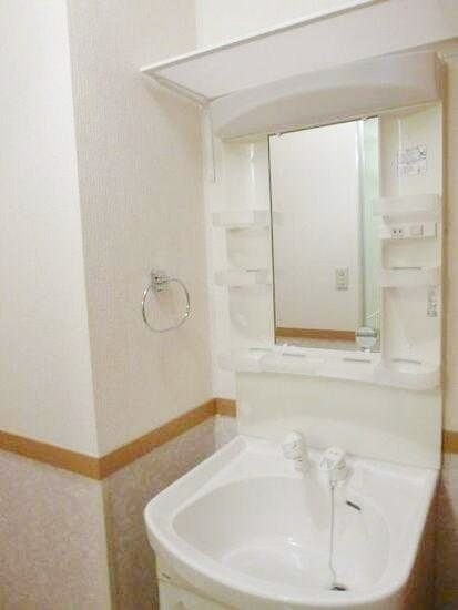 ��ʌ��z�J�s���z�J�T���ڂ̃A�p�[�g�̐��ʏ�