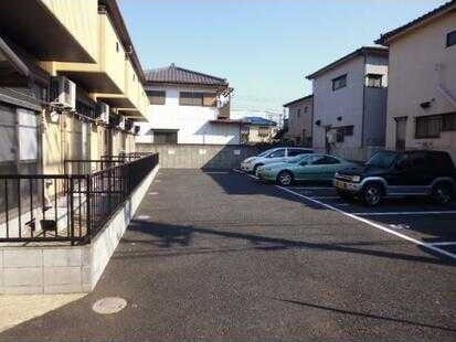 ��ʌ��z�J�s���z�J�T���ڂ̃A�p�[�g�̒��ԏ�