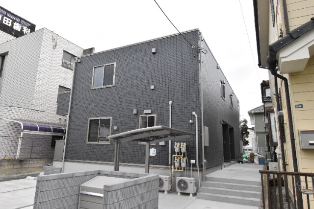 ��ʌ�����s�˒˓��Q���ڂ̃A�p�[�g�̌����O��