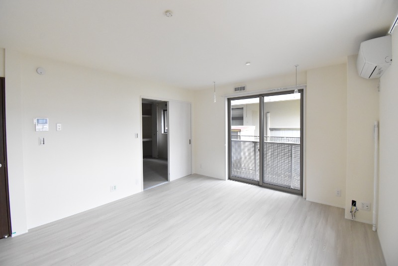 ��ʌ�����s�˒˓��Q���ڂ̃A�p�[�g�̋��ԁE���r���O