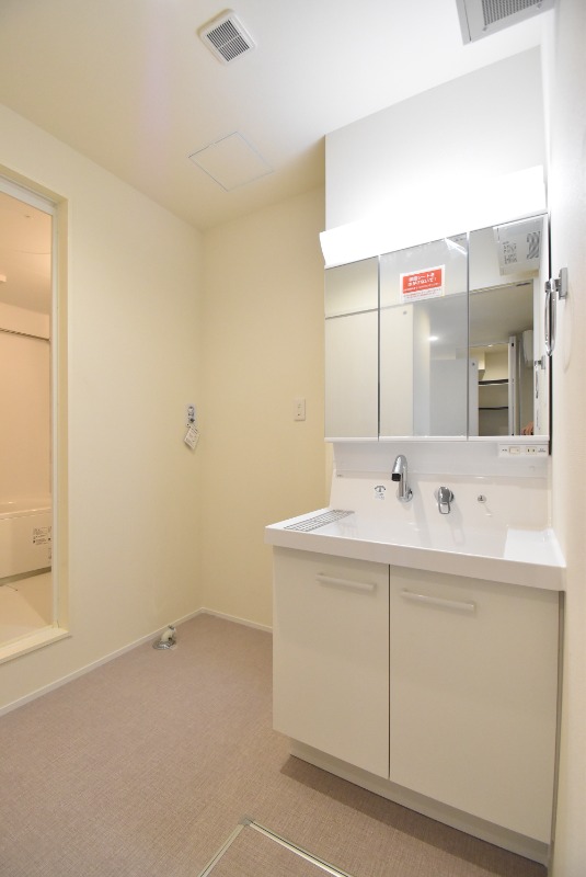 ��ʌ�����s�˒˓��Q���ڂ̃A�p�[�g�̐��ʏ�