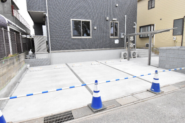 ��ʌ�����s�˒˓��Q���ڂ̃A�p�[�g�̒��ԏ�